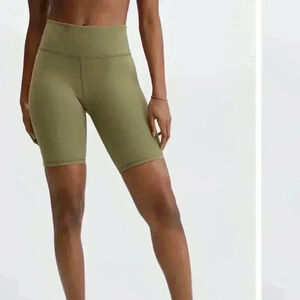 Green Fabletics 9 Inch Biker Short, Size Small